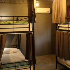 Mr.Comma Guesthouse - Hostel Кровать в общем номере с двухъярусной кроватью