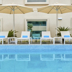 Отель Hilton Garden Inn Dubai Mall Of The Emirates переливной бассейн