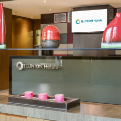Hotel ILUNION Auditori ресепшен