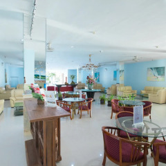 Chalong Beach Hotel Phuket лобби