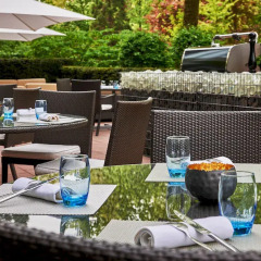 Отель Hilton Frankfurt City Centre столовая на открытом воздухе