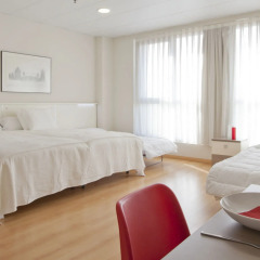 Отель Vertice Roomspace Madrid 3* Стандартный семейный номер с двуспальной кроватью