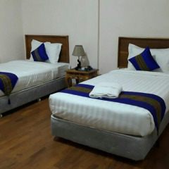 Famous Hotel Loikaw 3* Номер Делюкс с различными типами кроватей