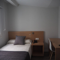 Отель Hostal Alborán Стандартный номер с различными типами кроватей