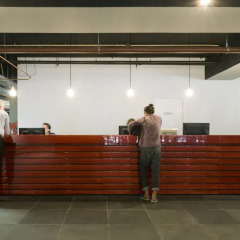 WOW Hostel Amsterdam ресепшен