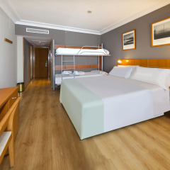 Tryp San Sebastián Orly Hotel 4* Стандартный семейный номер с двуспальной кроватью