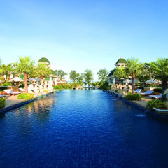 Отель Phuket Graceland Resort And Spa бассейн