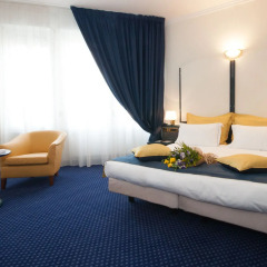 Отель IH Hotels Milano Ambasciatori 4* Улучшенный номер с различными типами кроватей фото 2