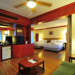 Отель Phuket Graceland Resort And Spa кухня в номере