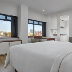 Отель Element Amsterdam Улучшенная студия с различными типами кроватей фото 2