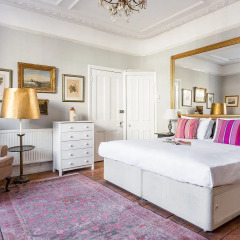 Отель Traditional and Colourful 2BR Garden Flat in Parsons Green Апартаменты с различными типами кроватей