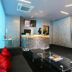 The Bryson Hotel вестибюль
