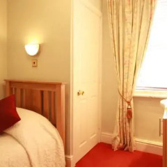 Отель Brentwood Guest House 4* Стандартный номер с различными типами кроватей фото 8