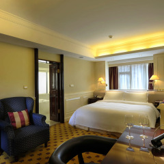 Crowne Plaza Hotel & Suites Landmark 5* Номер Премьер