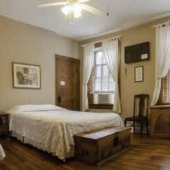 Отель Adams Inn 2* Номер Делюкс с двуспальной кроватью