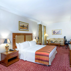 Отель Holiday Inn Bur Dubai Embassy District 4* Представительский номер