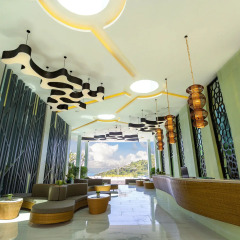 Отель Crest Resort & Pool Villas вестибюль