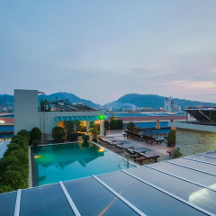 Отель Azure Bangla Phuket вид на город