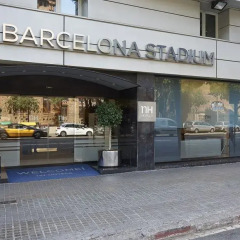 Отель NH Barcelona Stadium вход в здание