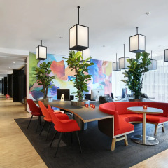 Отель citizenM Schiphol Airport интерьер отеля