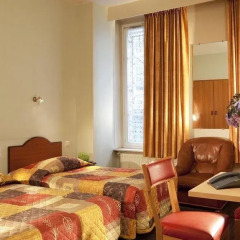 Hotel Montpensier 2* Номер с общей ванной комнатой с различными типами кроватей (общая ванная комната)