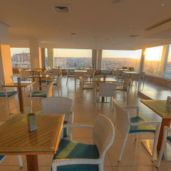 The Preluna Hotel обед