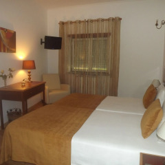 Hotel Louro 3* Улучшенный номер двуспальная кровать