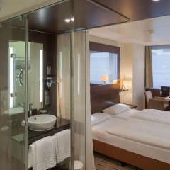 Отель Park Inn by Radisson Berlin Alexanderplatz душевая кабина