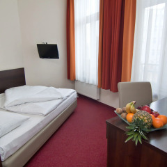 Novum Hotel Eleazar City Center 3* Стандартный номер разные типы кроватей