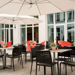 Adina Apartment Hotel Berlin CheckPoint Charlie столовая на открытом воздухе