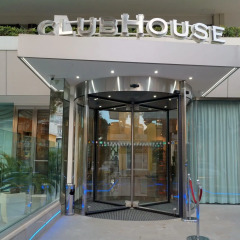 Hotel Club House вход в здание