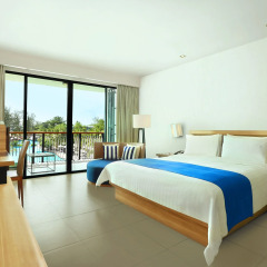 Отель Holiday Inn Resort Phuket Mai Khao Beach 4* Номер Делюкс