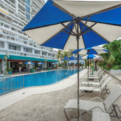 Andaman Beach Suites Hotel бассейн