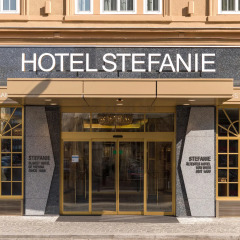 Hotel Stefanie вход в здание