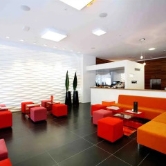 Expo Hotel Barcelona вестибюль