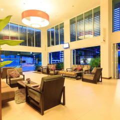 Отель The Kris Residence лобби фото 2