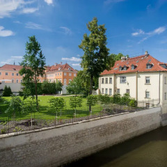 Hotel Kampa Garden вид на сад