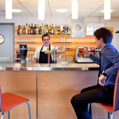 Отель ibis Beauvais Aeroport гостиничный бар