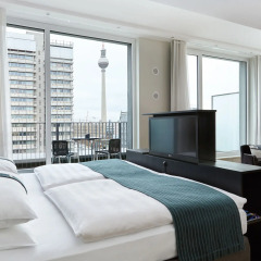 Отель Holiday Inn Berlin-Alexanderplatz 4* Люкс с различными типами кроватей