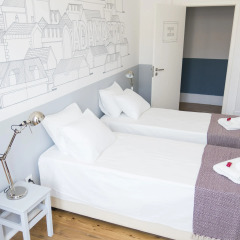 Отель Lisbon Check-In Guesthouse 3* Стандартный номер с двуспальной кроватью (общая ванная комната)