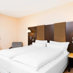NH Geneva Airport Hotel 4* Стандартный номер с различными типами кроватей