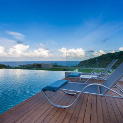 Отель Crest Resort & Pool Villas открытый бассейн
