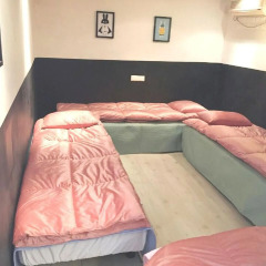 Отель OppaHostel Стандартный семейный номер с различными типами кроватей