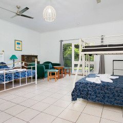 Отель Daintree Wild Zoo & Bed and Breakfast 3* Стандартный семейный номер с двуспальной кроватью