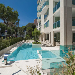 Отель Mercure Rimini Artis открытый бассейн