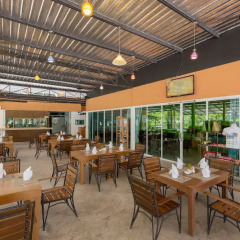 Отель Naina Resort & Spa ресторан