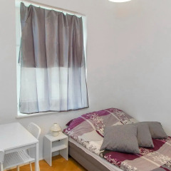 Отель Metro Centrum Guest Rooms 2* Номер категории Эконом с двуспальной кроватью