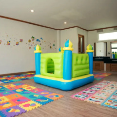 Phuket Island View Hotel закрытая детская игровая площадка