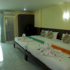 Отель Patong Palm Guesthouse комната для гостей фото 14