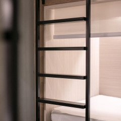 Quarters Hostel Кровать в женском общем номере с двухъярусной кроватью